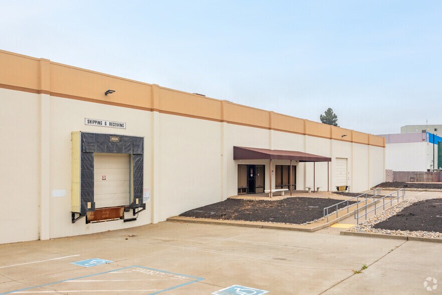 1833 Stearman Ave, Hayward, CA à louer - Photo du bâtiment - Image 2 de 8