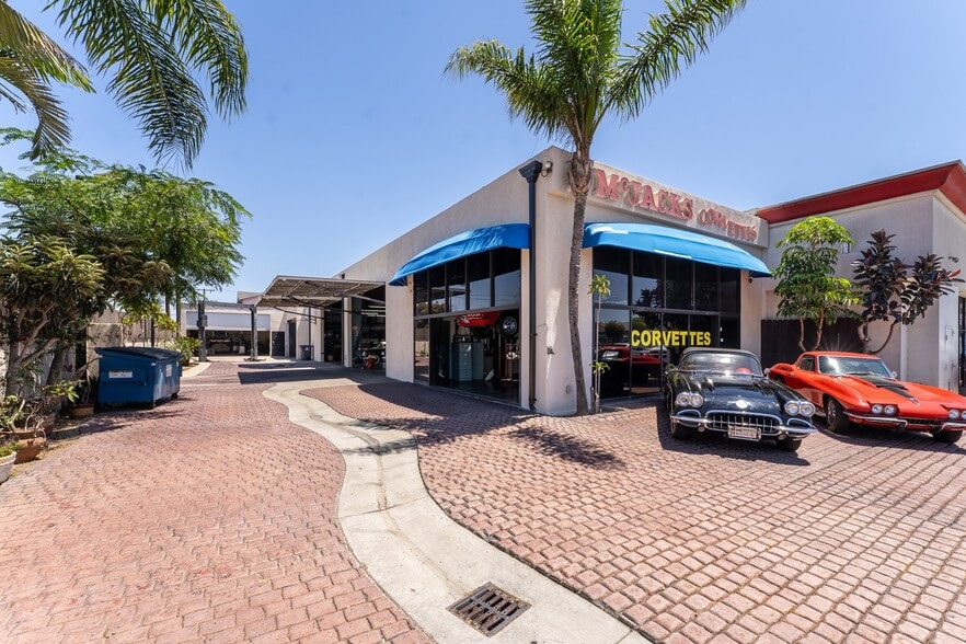 411 S Harbor Blvd, Santa Ana, CA for sale - Primary Photo - Image 1 of 36