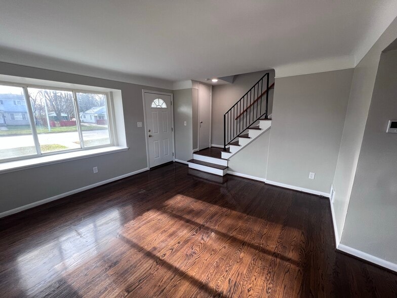 20351 E 8 Mile Rd, Saint Clair Shores, MI à vendre - Photo du bâtiment - Image 2 de 23