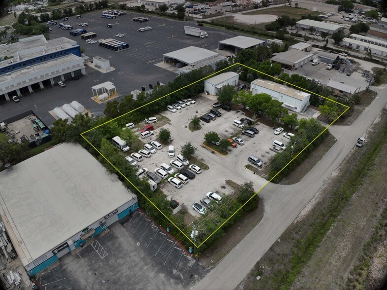3252 Palm Ave, Fort Myers, FL for lease - Building Photo - Image 2 of 8