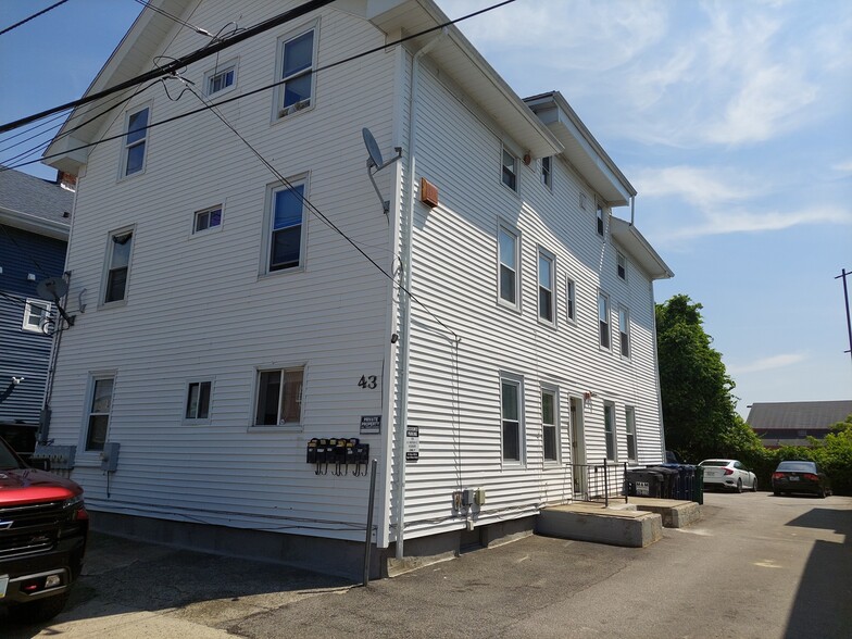 43 Sheridan St, Central Falls, RI à vendre - Photo principale - Image 1 de 1