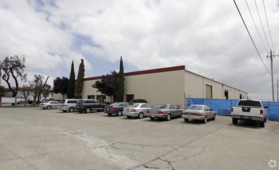 2460 Radley Ct, Hayward, CA à vendre - Photo du bâtiment - Image 3 de 3