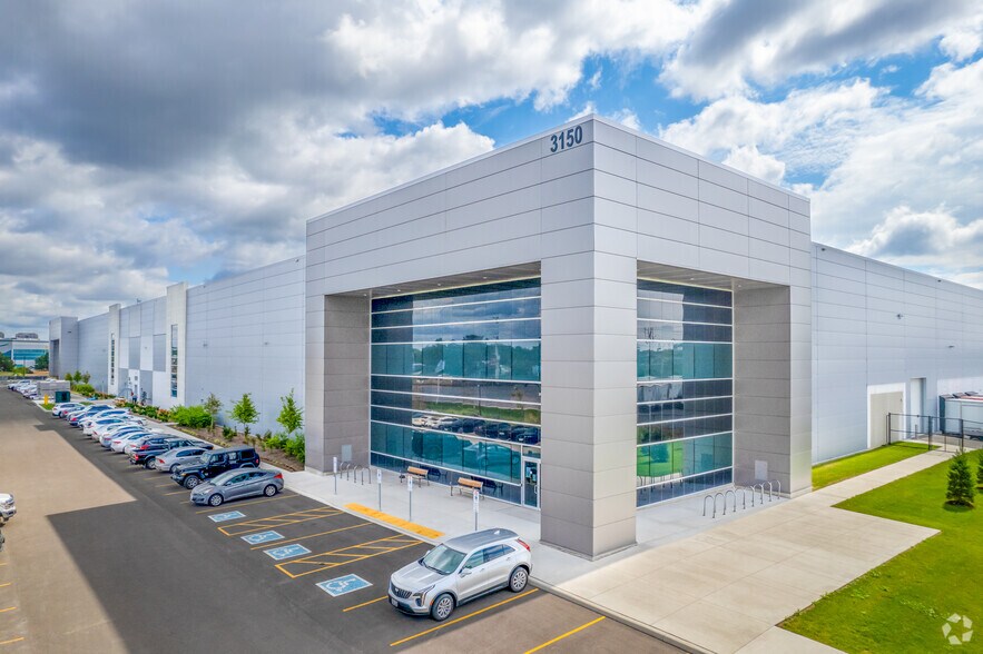 3150 Derry Rd E, Mississauga, ON à vendre - Photo principale - Image 1 de 1