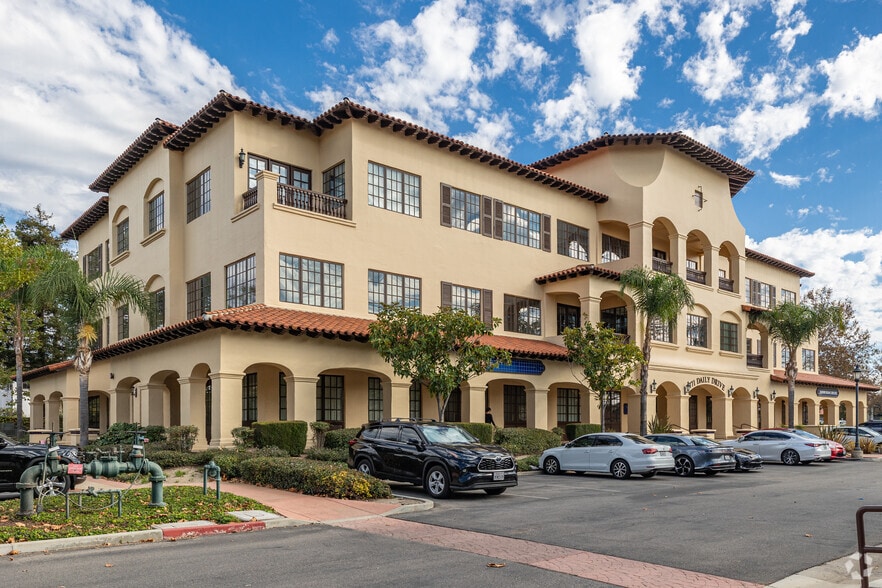 771 E Daily Dr, Camarillo, CA for lease - Primary Photo - Image 1 of 7