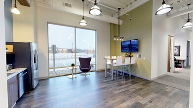 125 Granville Sq, Morgantown, WV for lease Interior Photo- Image 1 of 8