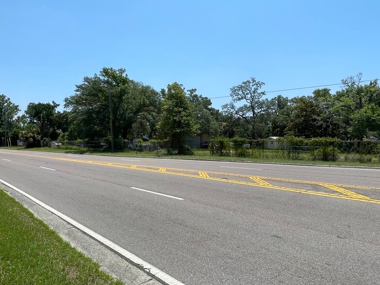 1995 Barrancas Ave, Pensacola, FL for sale - Building Photo - Image 2 of 2