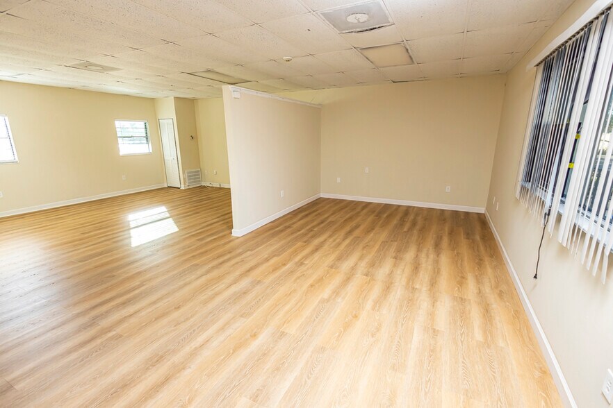 4911 14th St, Bradenton, FL à louer - Photo du bâtiment - Image 2 de 10