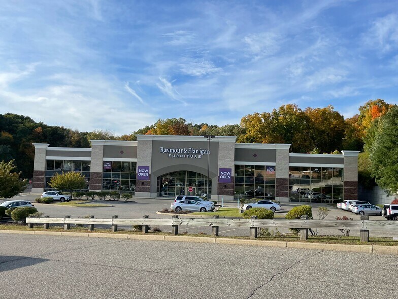 1-14 Candlewood Lake Rd, Brookfield, CT à louer - Photo du bâtiment - Image 3 de 3