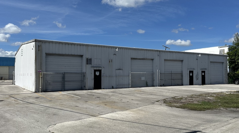 1621 President Barack Obama Hwy, Riviera Beach, FL for sale - Building Photo - Image 3 of 7