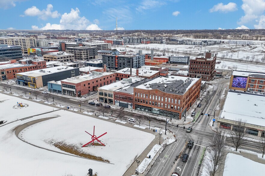 1420 Locust St, Des Moines, IA à louer - Aérien - Image 3 de 5