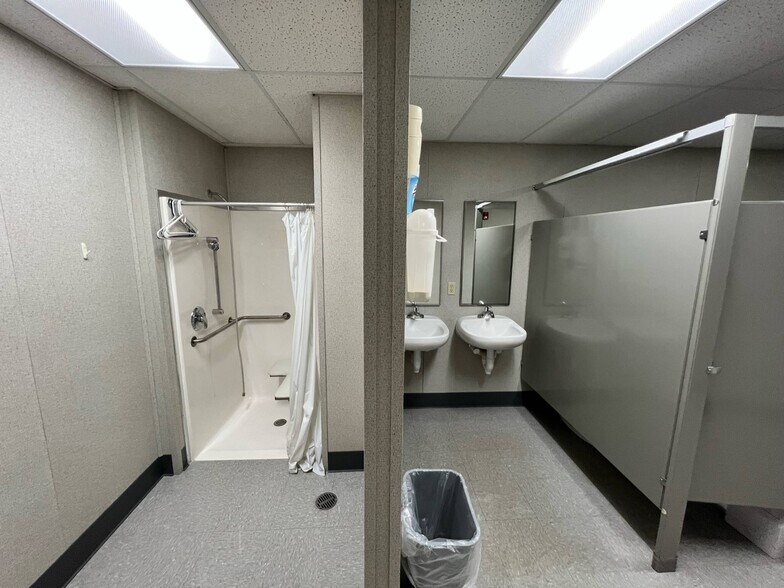 1838 Front St, Toledo, OH à louer - Photo intérieure - Image 3 de 5