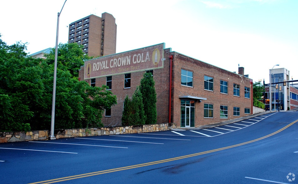 108 E Church Ave, Maryville, TN for lease - Building Photo - Image 2 of 5