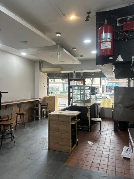 2709-2717 Broadway, New York, NY for lease - Building Photo - Image 3 of 8