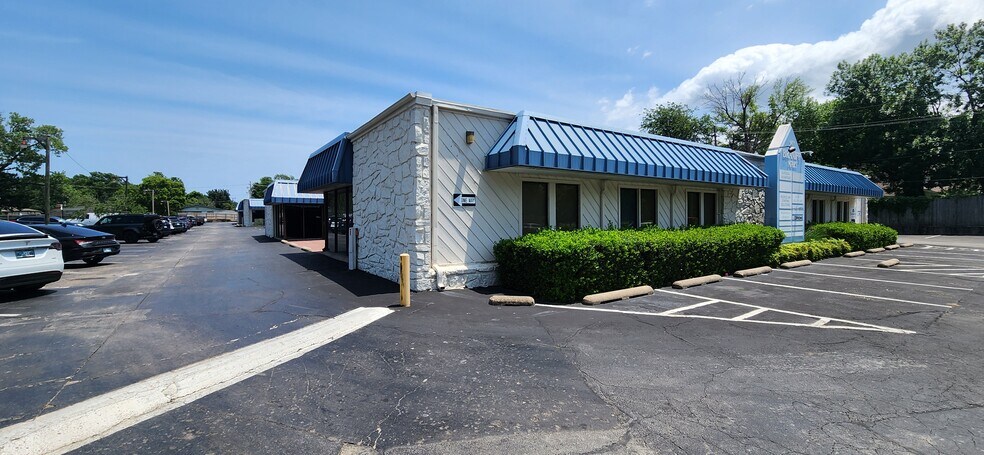 5401 S Sheridan Rd, Tulsa, OK à louer - Photo du bâtiment - Image 3 de 9