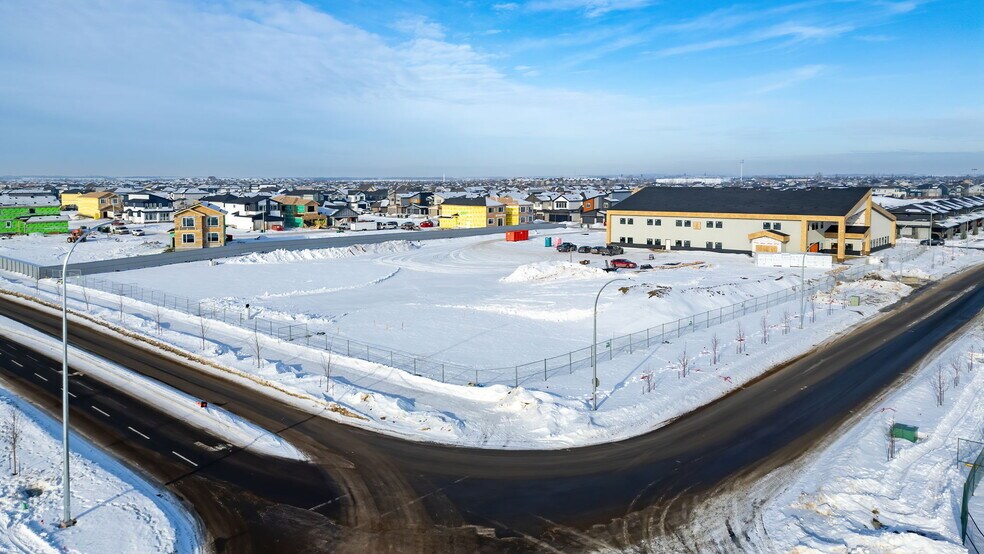 200 Greenfield link, Fort Saskatchewan, AB à louer - Photo du bâtiment - Image 2 de 14
