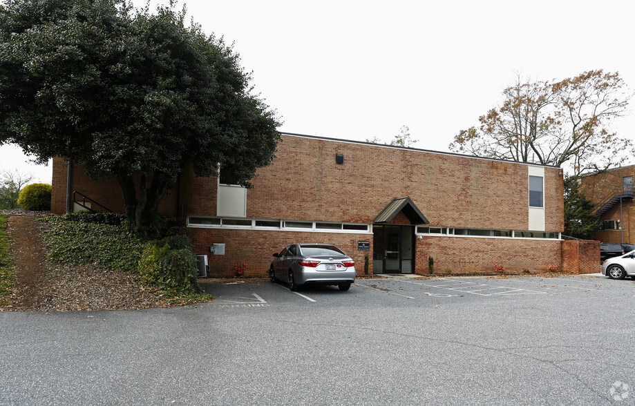 912 2nd St NE, Hickory, NC for sale - Building Photo - Image 2 of 7