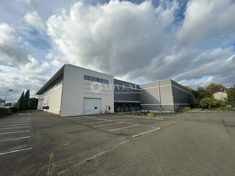 Industrial in Romainville for lease - Building Photo - Image 2 of 11