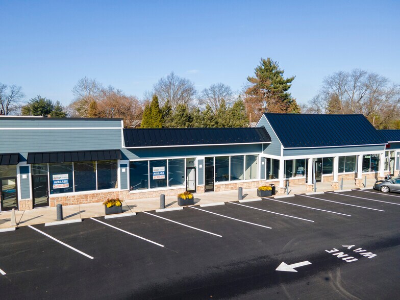 853-881 W Butler Pike, Ambler, PA à louer - Photo du bâtiment - Image 2 de 12