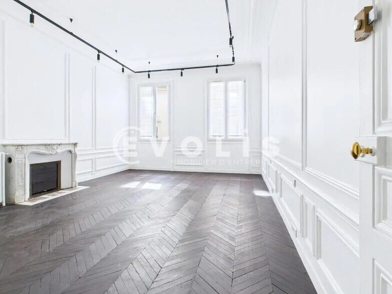 Office in Paris for sale - Interior Photo - Image 1 of 8