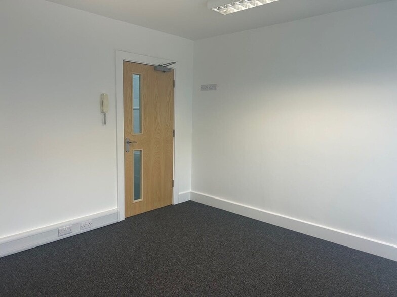 Lovelace Rd, Bracknell for lease - Building Photo - Image 3 of 7