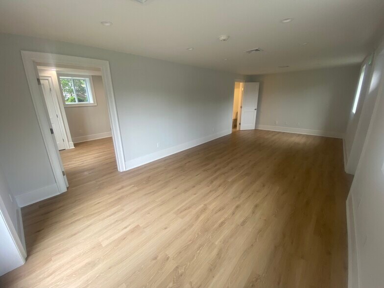 78 E Putnam Ave, Cos Cob, CT à louer - Photo intérieure - Image 2 de 7