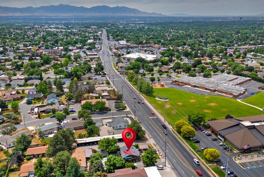 2194 E Fort Union Blvd, Salt Lake City, UT à vendre - Photo du bâtiment - Image 3 de 12