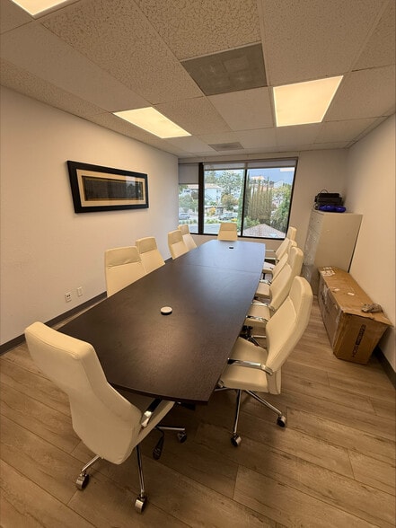2540 Foothill Blvd, La Crescenta, CA for sale - Interior Photo - Image 2 of 10