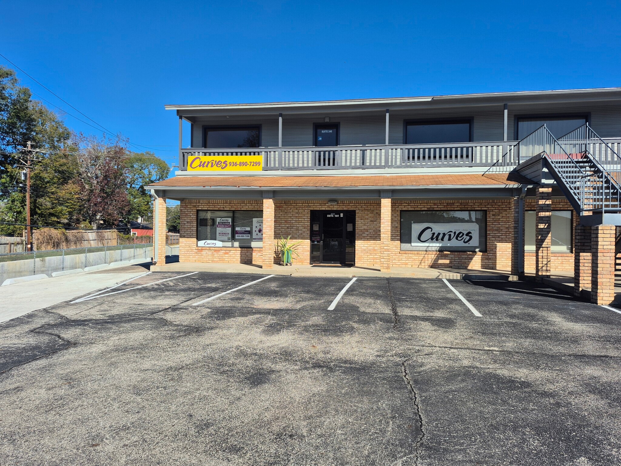 812 W Dallas St, Conroe, TX for lease Interior Photo- Image 1 of 7