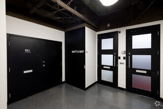 225 Rue Chabanel O, Montréal, QC for lease Interior Photo- Image 1 of 6