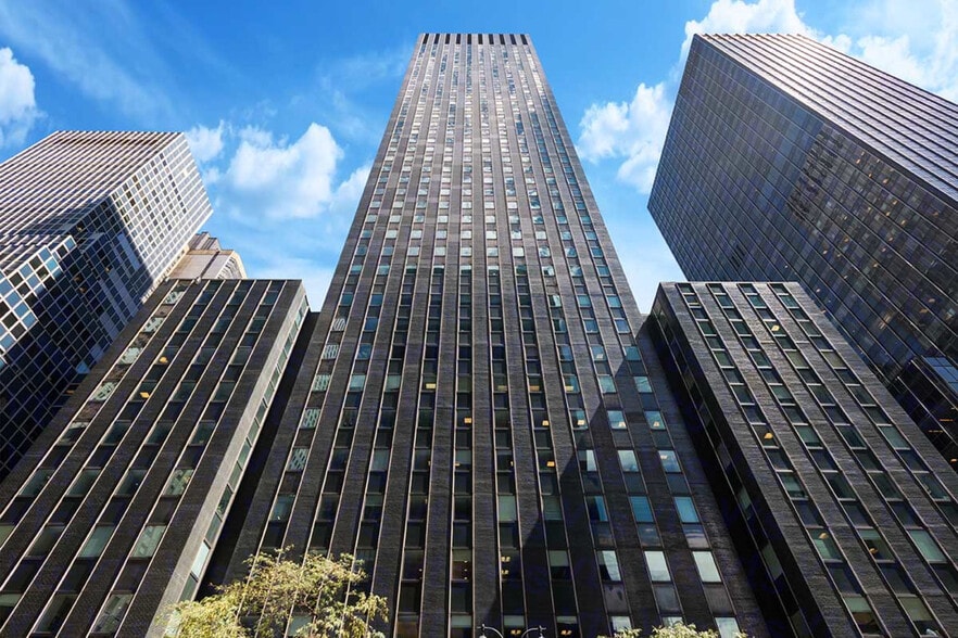 633 Third Ave, New York, NY à vendre - Photo du bâtiment - Image 3 de 5