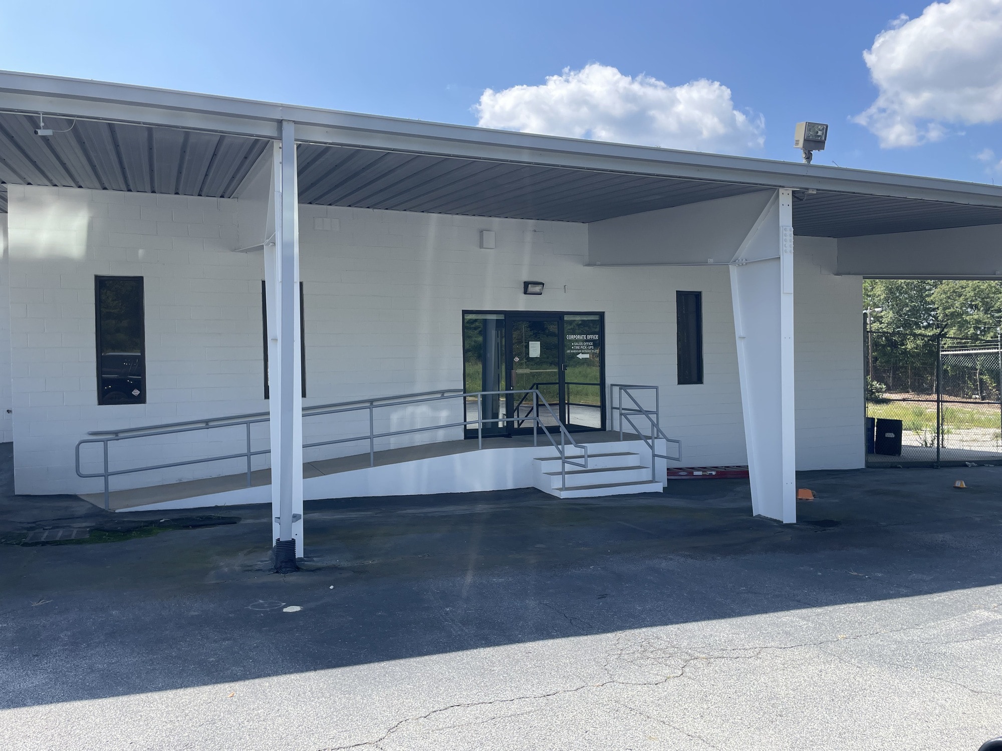 4281 Old Dixie Hwy, Atlanta, GA for lease Building Photo- Image 1 of 5