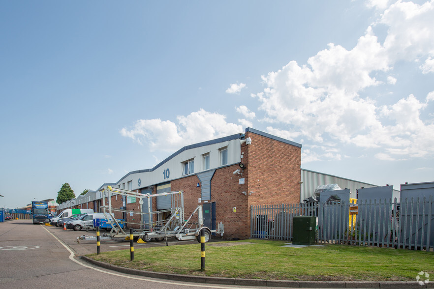 Watery Ln, Willenhall à louer - Photo du bâtiment - Image 2 de 4