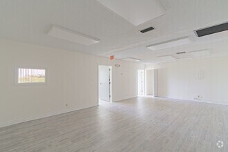 5701 NW 88th Ave, Tamarac, FL à louer Photo intérieure- Image 2 de 4
