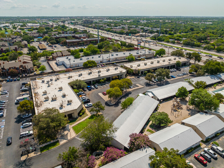 2391 NE Loop 410, San Antonio, TX à louer - Photo du b timent - Image 1 de 10