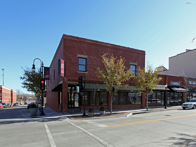Plus de détails pour 301 SE Douglas St, Lee's Summit, MO - Bureau à louer