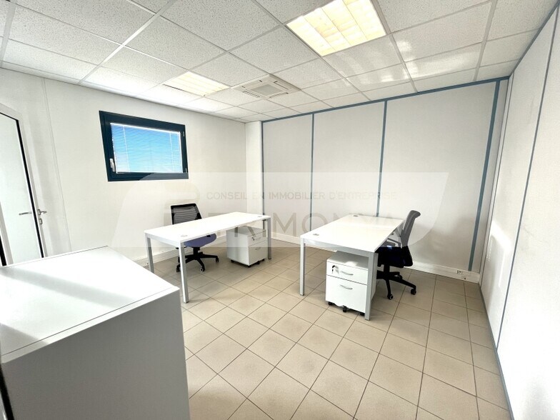 Office in Marseille for lease - Interior Photo - Image 3 of 7