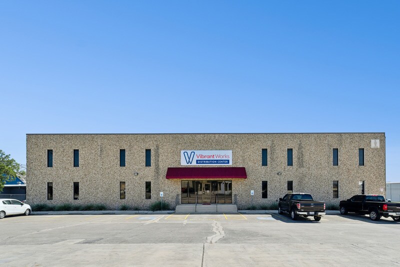 101 E Nakoma St, San Antonio, TX à louer - Photo du bâtiment - Image 1 de 15