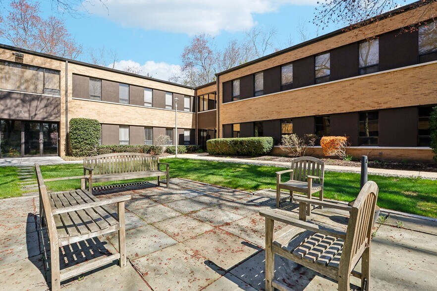 12 Roszel Rd, Princeton, NJ à vendre - Photo du bâtiment - Image 3 de 7
