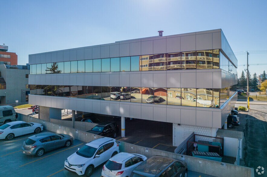 5819 2nd St SW, Calgary, AB à louer - Photo du bâtiment - Image 3 de 6