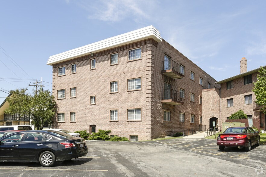 9401 W Beloit Rd, Milwaukee, WI à louer - Photo du bâtiment - Image 3 de 3