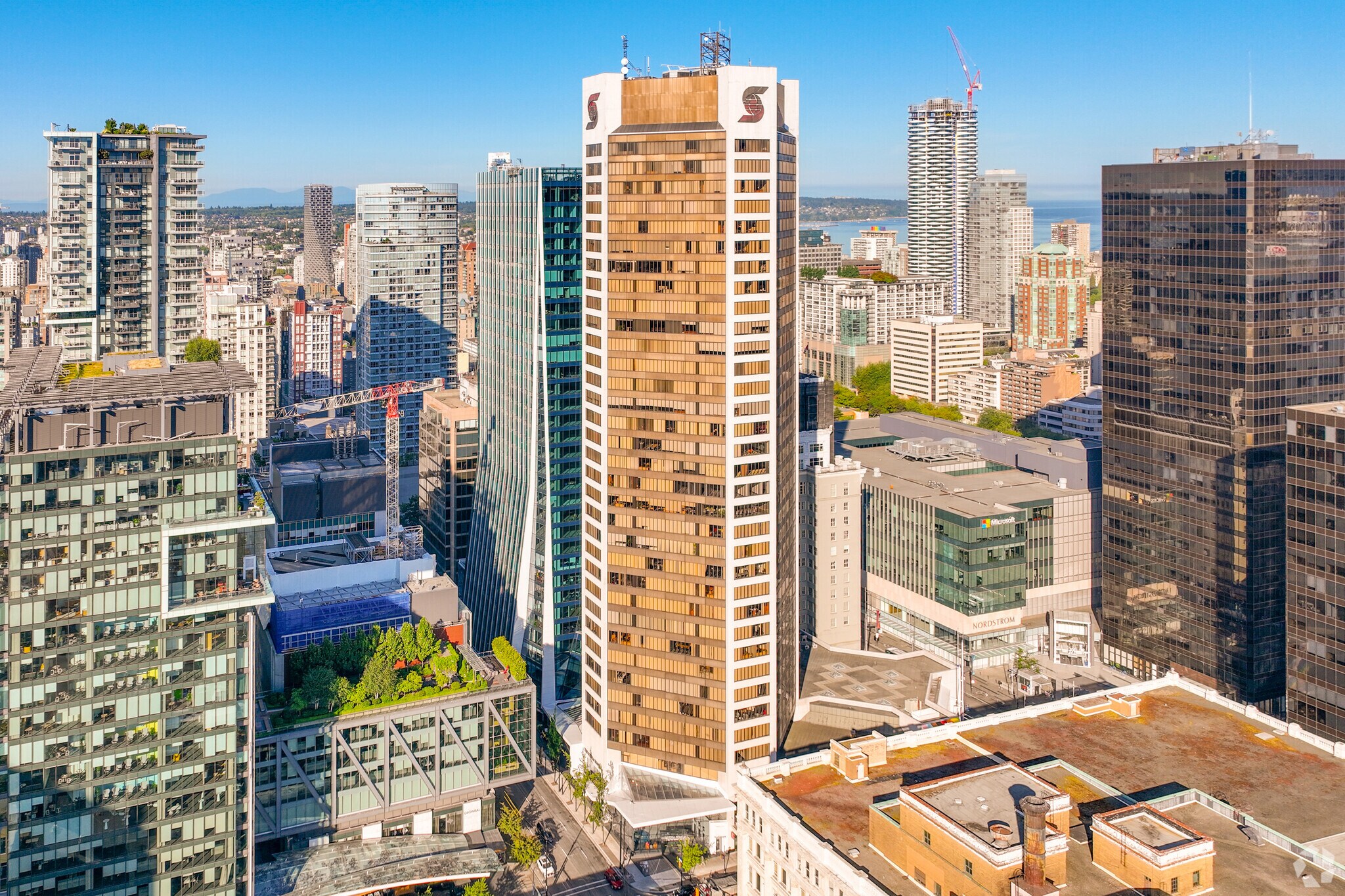 650 W Georgia St, Vancouver, BC à louer Photo du bâtiment- Image 1 de 15