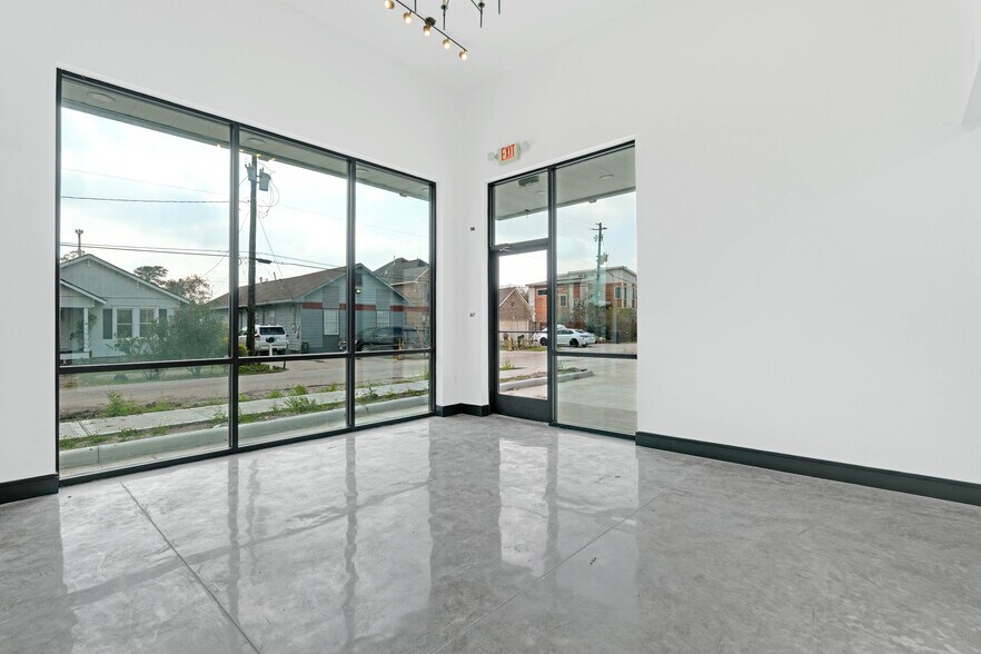 9228 Kingsville St, Houston, TX à vendre - Photo du bâtiment - Image 3 de 14
