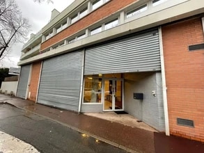 Flex in Saint-Cloud for lease Building Photo- Image 2 of 7