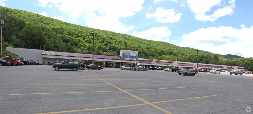 3022 E Cumberland Rd, Bluefield, WV à louer - Photo du bâtiment - Image 1 de 5