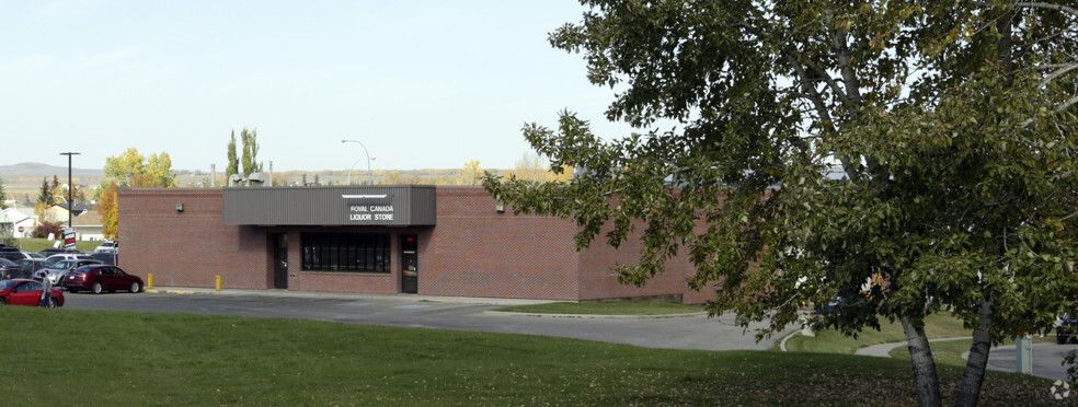 150 Woodgate Rd, Okotoks, AB à vendre - Photo du bâtiment - Image 2 de 4