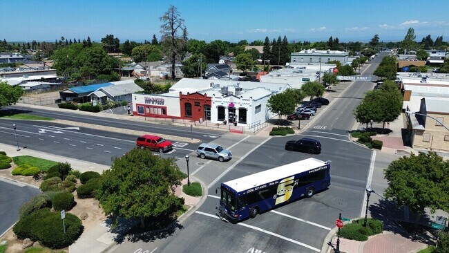 Plus de détails pour 304 F St, Waterford, CA - Commerce de détail à louer