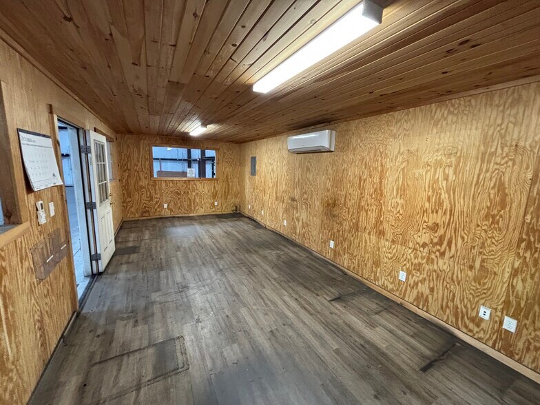111 Commerce Cir E, Greenwood, SC à louer - Photo intérieure - Image 3 de 5