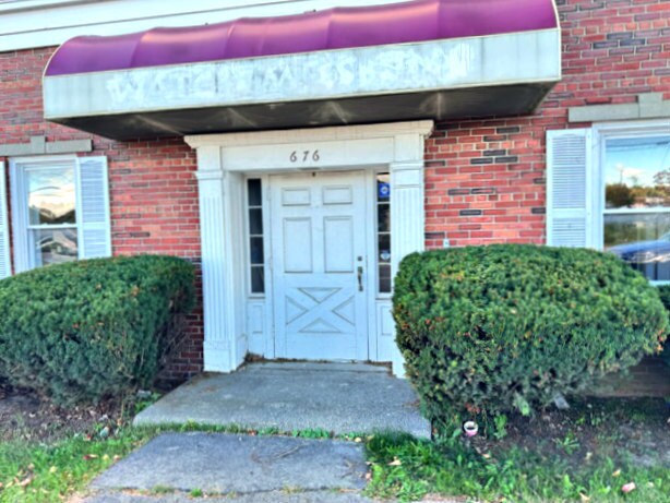 676 Broadway, Bangor, ME à louer - Photo du bâtiment - Image 2 de 20