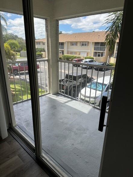 1656 Sunny Brook Ln NE, Palm Bay, FL à vendre - Photo intérieure - Image 3 de 20
