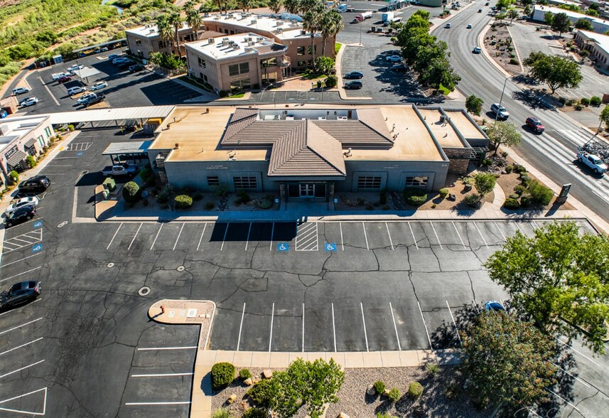 368 E Riverside Dr, St George, UT à vendre - Photo du bâtiment - Image 3 de 50